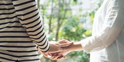【悲報】｢やめられなかった…｣生徒にお●ぱい触らせたりキスした女性教師が懲戒免職される…