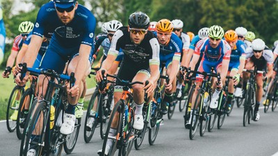 【悲報】チャリ通ワイ、4月の「自転車・青切符」導入に震える。イヤホン即罰金で無事死亡へｗｗｗ