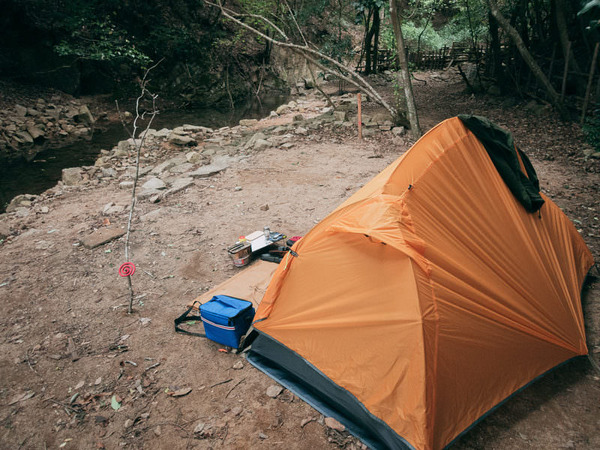 【衝撃画像】女さんの平均的なキャンプ姿、エッッッッッッッッッッッ！