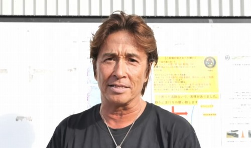 【悲報】羽賀研二さん、カフェでの不同意わいせつ容疑でまたしても逮捕されてしまう