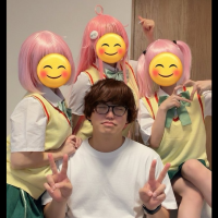 【画像】『ToLOVEる』コスプレのカメラマンさん、合法的にハーレム状態になる