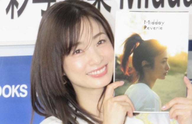 【画像】上戸彩(39)「普通のボディです」←それではご覧ください