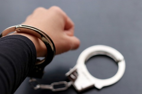 【画像】ワイに逮捕状が出る。家に帰れない･････！