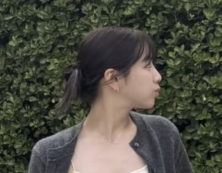 【朗報】日向坂OGさん、韓国ですごくお肌を出してしまう