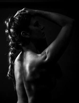 【閲覧注意】女「私の裸体みて！細いでしょ？」 男「ヒェッ…」 → リアルブルックと話題に