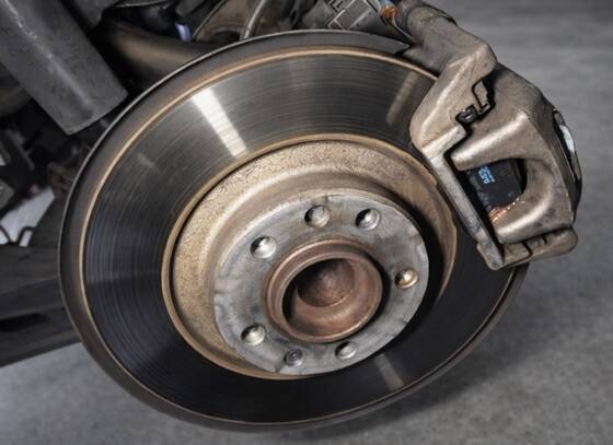 30万円中古車購入俺氏、リアのブレーキパッド交換した結果www