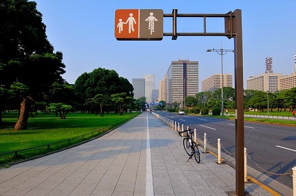 【悲報】歩道を走るチャリカス、張り込み警察によって2時間で91人指導・・・コレ、4月以降ならwww