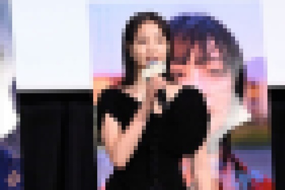 【画像】広瀬すずさん(26)の太もも見せるための謎の服www【Pickup】