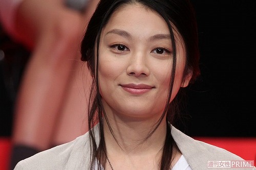 【画像】バカ｢小池栄子エッッ！小池栄子にチ●コしごかれたい！小池栄子に養われたい！｣