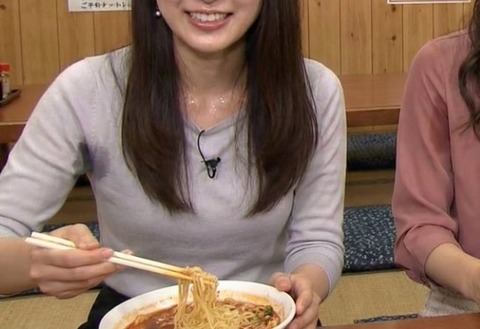 【画像】女子アナがパ〇チラwww