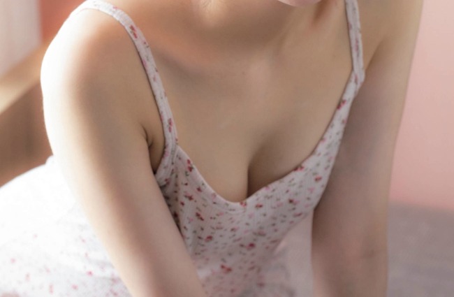 【朗報】芳根京子さん、ノースリーブでセッ■スすぎるワキ