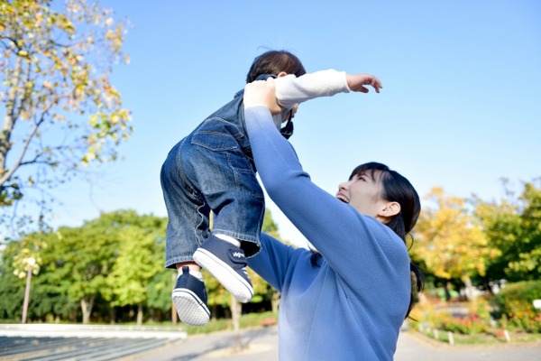 【画像】23歳の美人アイドル、突然生放送で子供２人のシングルマザーであることをカミングアウト⇒！