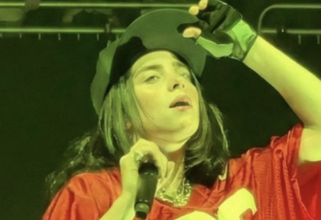 【悲報】ビリーアイリッシュ、ライブで女性器をくっきりと・・・