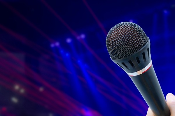 【画像】Adoちゃんの顔の輪郭、ついに公式が公開www