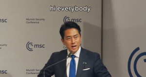 小泉防衛相、流暢な英語でスピーチ