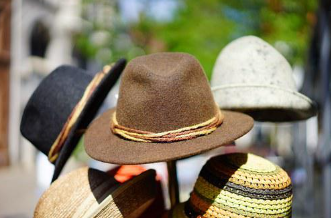 私「職場では帽子を取りなさい」新人「上司に聞いて下さい」私「なめてんの！？室内では帽子を取るのが常識でしょ！」→とんでもない事に…