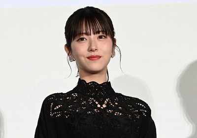 【動画】浜辺美波(25)の色気、ついに限界突破するwww