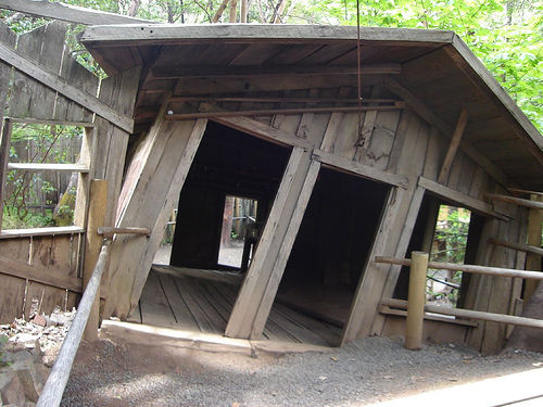 昔の人類『これは謎です』→現代『普通に解明済みです』←こういうの挙げてけ