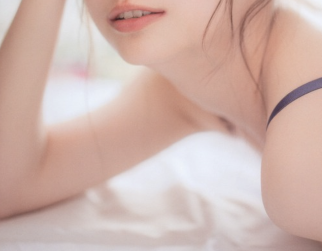 【朗報】NHKの杉浦友紀アナ、いつ見ても乳がデカい