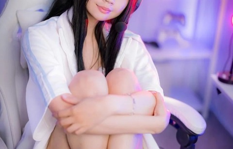 【画像】アメリカ人美少女VTuber「日本に遊びに行くのサイコーwww」⇒