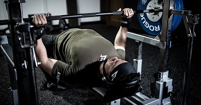 【閲覧注意】ベンチプレスに失敗した男さん、ガチで痛そう・・・・・・・