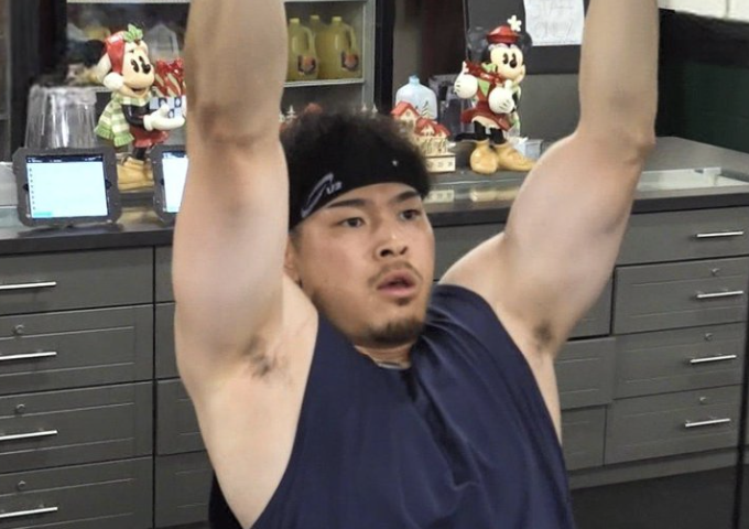 佐藤輝明(2021)と佐藤輝明(2026)の体型の比較、エグすぎるwww