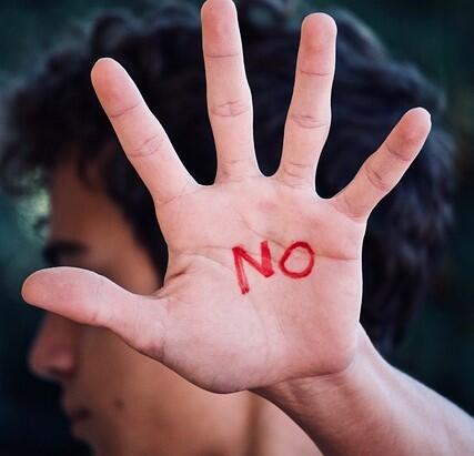 【衝撃】日本人、全く人助けをしない