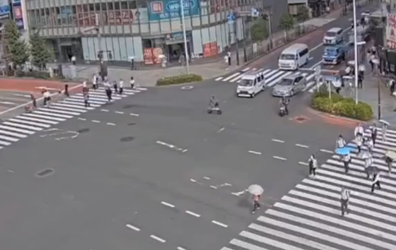 【動画】ほんとうに意味がわからない、どうしてそうなった？という交通事故動画が話題に【Pickup】