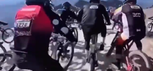 フランス・アルプスの超過激レース「マウンテン・オブ・ヘル」がヤバすぎる　数百人が山頂から一斉スタートｗｗｗ