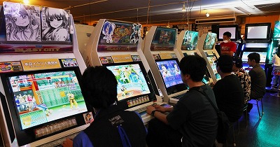 【画像】ゲーセン店長、ブチギレの貼り紙がこちら「プレイヤーの民度が低すぎるため筐体撤去します」