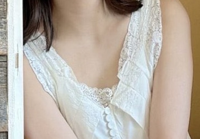 【画像】加藤綾子の眩しすぎるお乳、ありがたすぎる