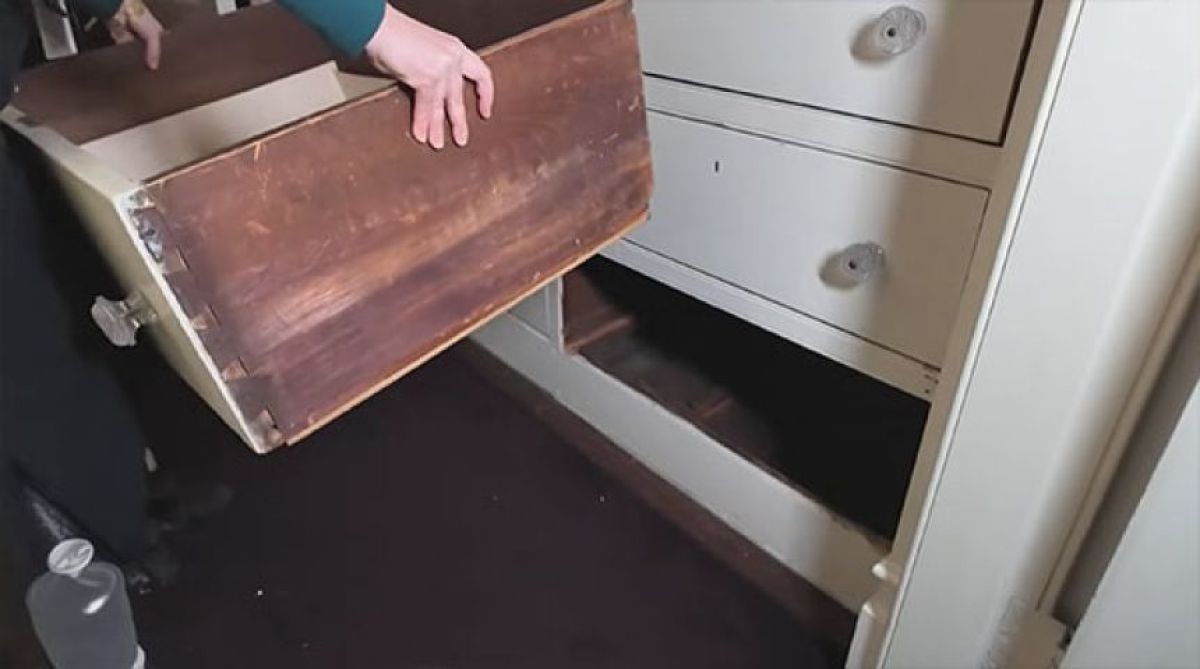 ニューヨークの博物館で引き出しの下から190年前の隠し通路が発見される