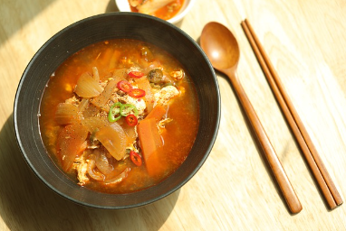 義実家で豚汁を作ったら。義兄嫁「でも味の素入れてるよね」私「入れてないです」義兄嫁「私、化学調味料の味には敏感なの。これ絶対入ってる」→結果…