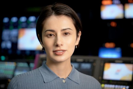 【画像】ホラン千秋さん、ミニスカプリプリお尻でテレビ出演