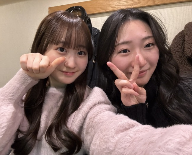 この二人組JK、『左』と『右』で意見が分かれるwww