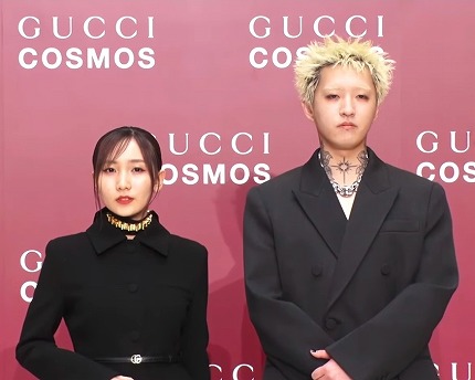 【悲報】YOASOBIの2人、Xで大学生みたいな匂わせをしてしまう…