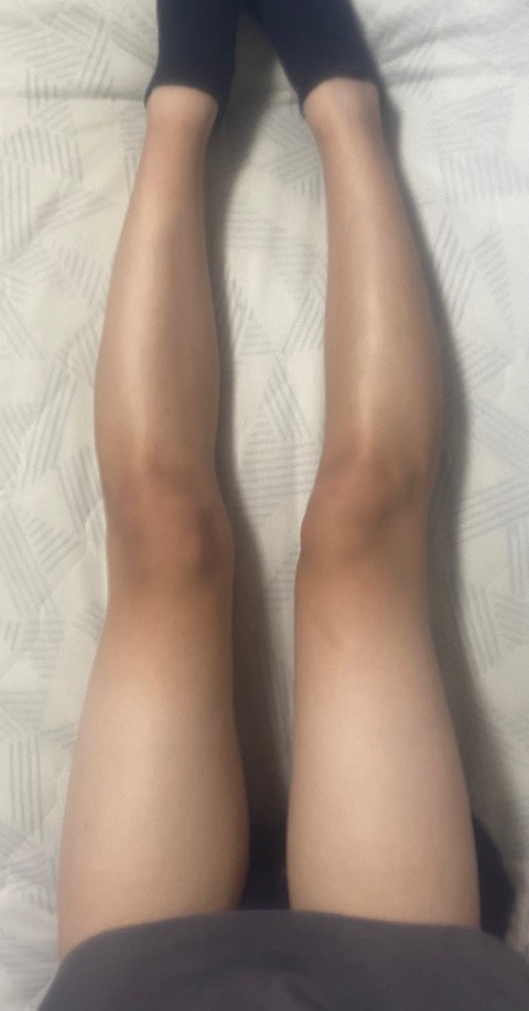 【画像】元陸部JK、生脚を晒す