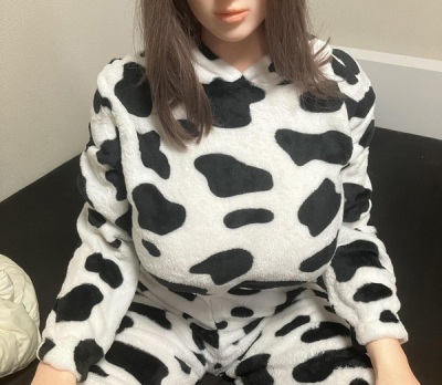 【画像】今から30万の高級ラブドールとセ●クスする