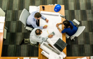 新人「派遣のくせに正社員に指導するな！」派遣社員「…」社長「そうだ！君に役職をつけよう」→結果…