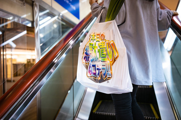 【唖然】スーパーに無能そうな色白美少女いたwww