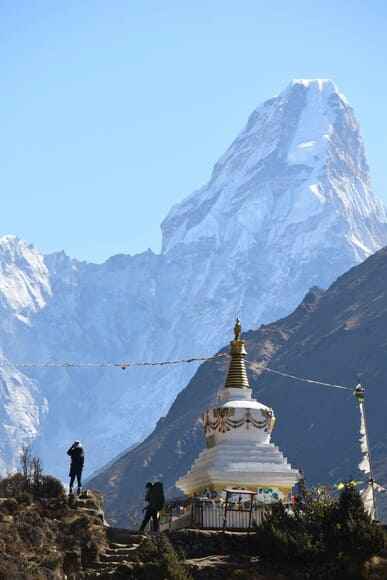 登山家「つ、ついにエレベスト制覇したぞ！」　シェルパ「おめ。まあわいはいつも登ってるけど」←これ