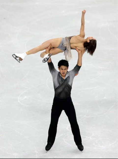 【画像】りくりゅうペア奇跡の1枚www