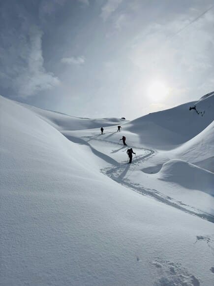 山頂直下が急登で、山頂休憩時、汗をかいてる時に着る防寒着って何がよい！？