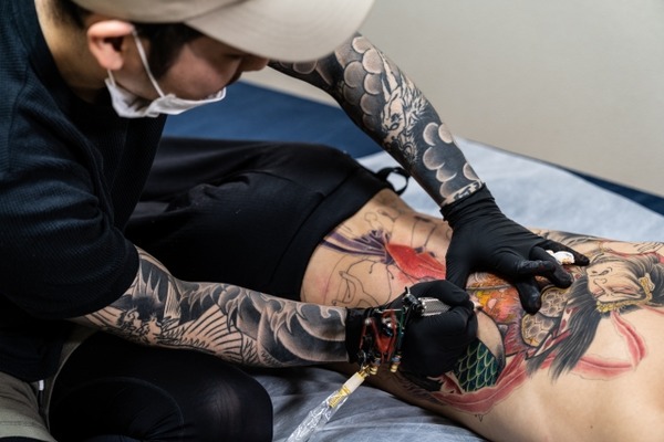 【画像あり】イキリたい年頃の中学生、和彫を入れて人生終了⇒！！