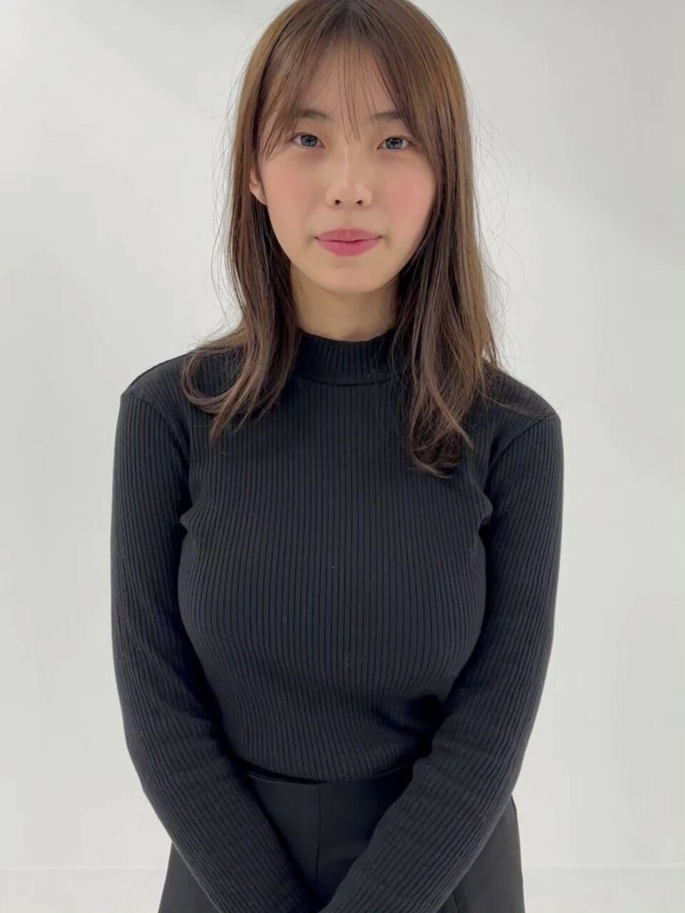 【画像】巨乳グラドルさんのニットおっぱい！！