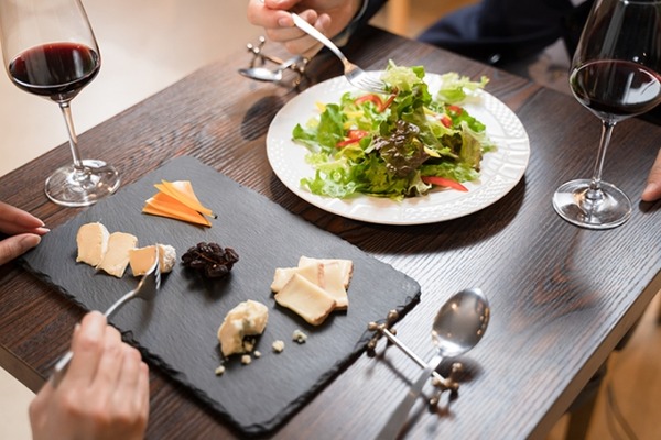 【画像】女さん「先に食べていいよ」って言ったら本当に食べちゃった⇒結果！