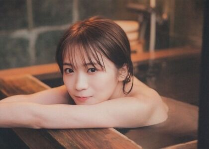 秋元真夏の一糸まとわぬ『バスショット』www