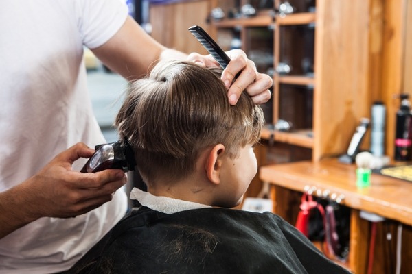 ぼく「ツーブロックにしてください」 美容室「お客さんツーブロはやめたほうがいいっすね！ここをこうしてﾁｮｷﾁｮｷ」⇒結果！！