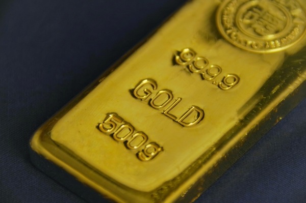 【朗報】1998年ワイ「金って綺麗やなぁ、1kgの延べ棒でも買っとくか(86万5000円)」⇒結果！！