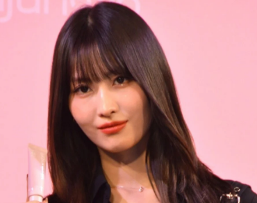 TWICEモモ、スケベボディで韓国人ばかりを誘惑してしまうwww